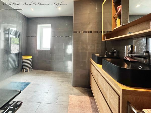 Immeuble en monopropriété à forte rentabilité à vendre CHATELGUYON (63) - studio à thème (aujourd'hui Love Room) & T3 en duplex