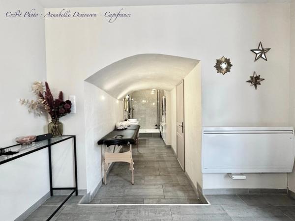 Immeuble en monopropriété à forte rentabilité à vendre CHATELGUYON (63) - studio à thème (aujourd'hui Love Room) & T3 en duplex