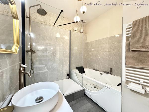 Immeuble en monopropriété à forte rentabilité à vendre CHATELGUYON (63) - studio à thème (aujourd'hui Love Room) & T3 en duplex