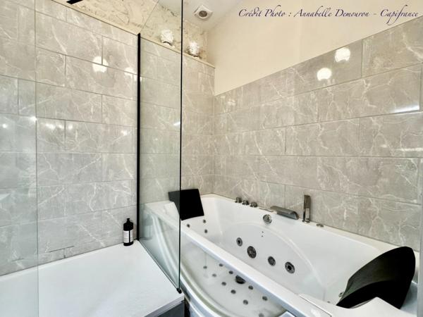 Immeuble en monopropriété à forte rentabilité à vendre CHATELGUYON (63) - studio à thème (aujourd'hui Love Room) & T3 en duplex