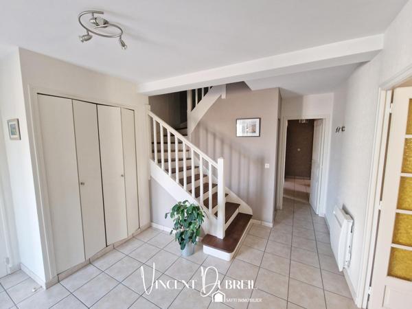 MAISON  5 CHAMBRES PROCHE CENTRE BOURG