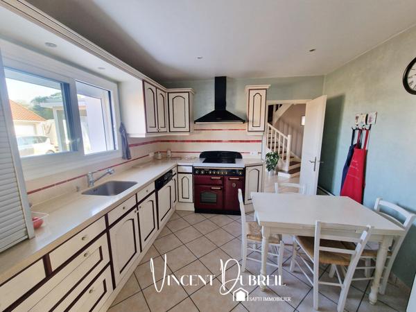 MAISON  5 CHAMBRES PROCHE CENTRE BOURG