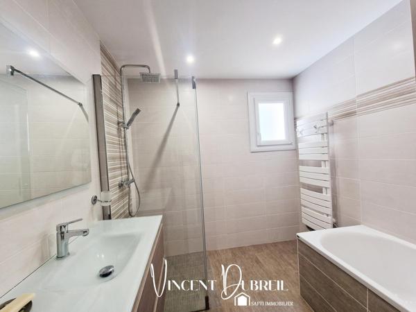 MAISON  5 CHAMBRES PROCHE CENTRE BOURG