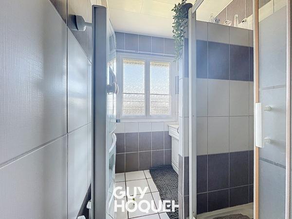 Maison sur Sous-Sol complet 5 Chambres + Dépendances et terrain de 1100 m² environ