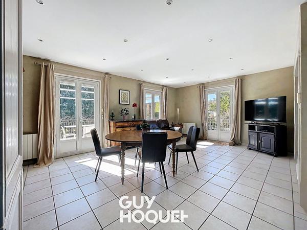 Maison sur Sous-Sol complet 5 Chambres + Dépendances et terrain de 1100 m² environ