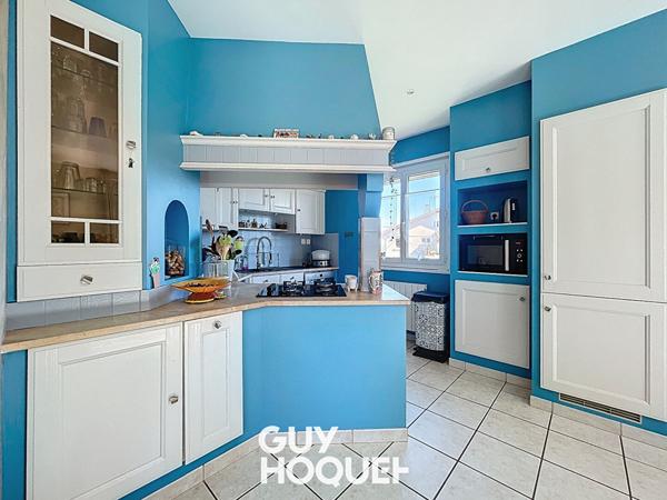 Maison sur Sous-Sol complet 5 Chambres + Dépendances et terrain de 1100 m² environ