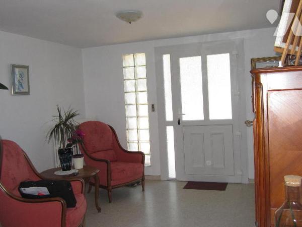 Villa TYPE 5 avec GARAGE-JARDIN et PISCINE proximité toutes commodités Bon Etat Général.