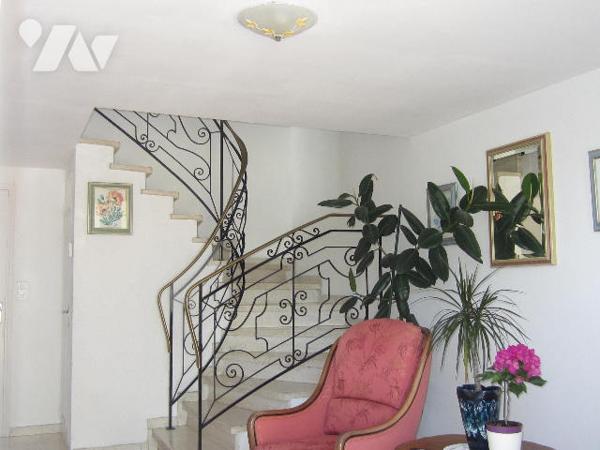 Villa TYPE 5 avec GARAGE-JARDIN et PISCINE proximité toutes commodités Bon Etat Général.