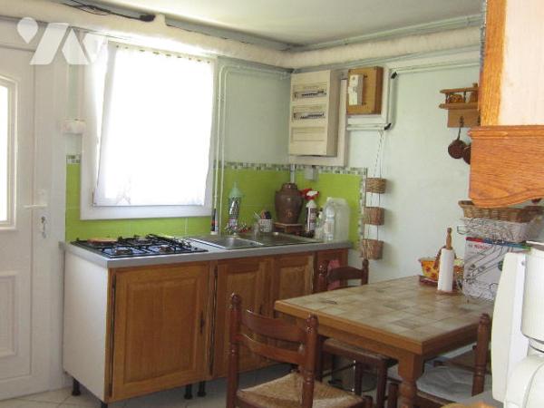 Villa TYPE 5 avec GARAGE-JARDIN et PISCINE proximité toutes commodités Bon Etat Général.