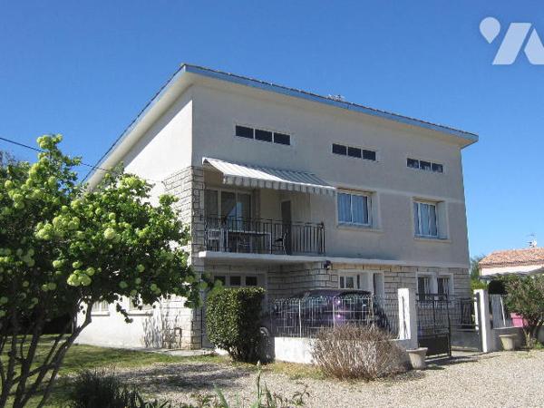 Villa TYPE 5 avec GARAGE-JARDIN et PISCINE proximité toutes commodités Bon Etat Général.