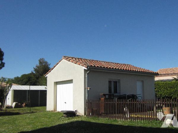 Villa TYPE 5 avec GARAGE-JARDIN et PISCINE proximité toutes commodités Bon Etat Général.