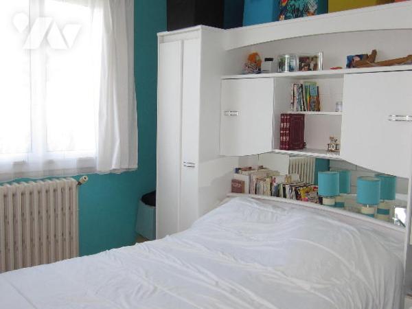 Villa TYPE 5 avec GARAGE-JARDIN et PISCINE proximité toutes commodités Bon Etat Général.