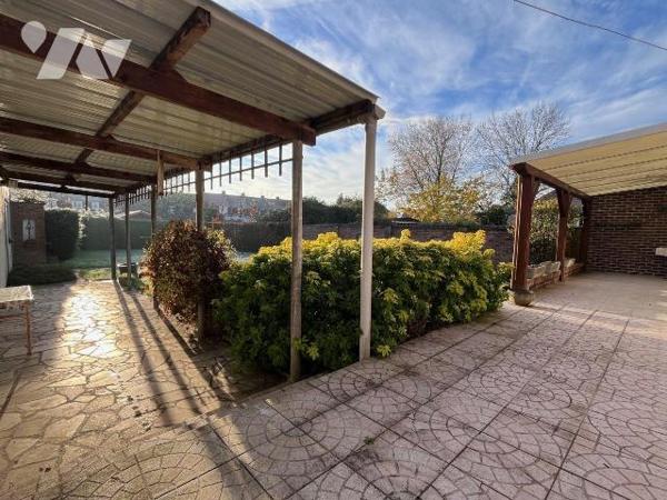 OPPORTUNITÉ !!! Nouveauté à vendre à Hazebrouck ! 
Bel ensemble immobilier composé d'une maiso...