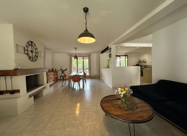 A vendre , Lucciana, Maison composée de T4, T2 ,T1, garage et piscine