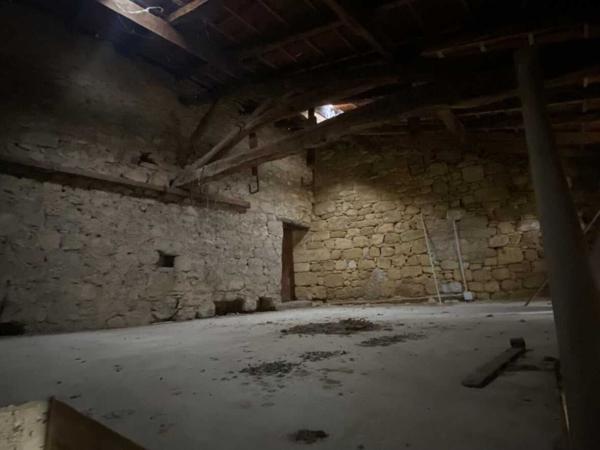 Garage - Saint-cyprien Garage de 100 m² sur deux niveaux – En plein cœur de Saint-Cyprien (24)
