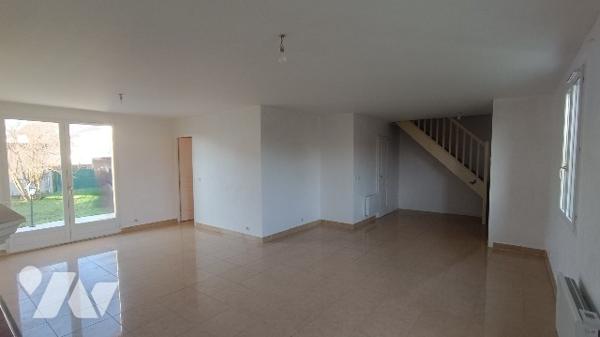 7 mn de la gare de Nemours, beau pavillon de 4 pièces avec garage  et 538 m² de jardin clos.