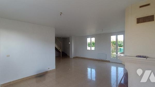 7 mn de la gare de Nemours, beau pavillon de 4 pièces avec garage  et 538 m² de jardin clos.