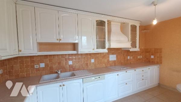 7 mn de la gare de Nemours, beau pavillon de 4 pièces avec garage  et 538 m² de jardin clos.