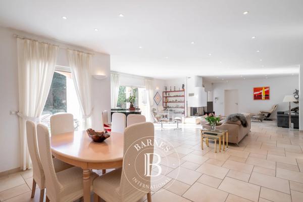 Mandelieu-la-Napoule, Villa 4 Chambres -  289 m² à vendre
