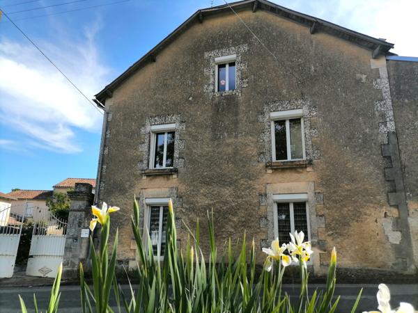 10 MIN NORD-EST DE POITIERS - MAISON ANCIENNE T 7 Saint-Georges-lès-Baillargeaux (86130)