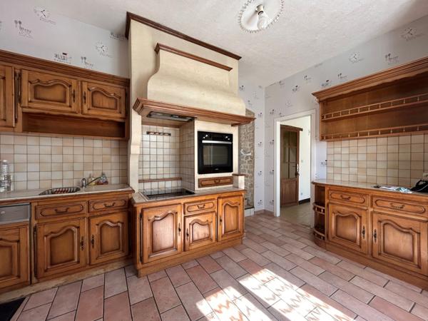 10 MIN NORD-EST DE POITIERS - MAISON ANCIENNE T 7 Saint-Georges-lès-Baillargeaux (86130)