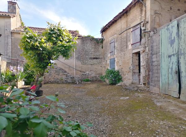 10 MIN NORD-EST DE POITIERS - MAISON ANCIENNE T 7 Saint-Georges-lès-Baillargeaux (86130)