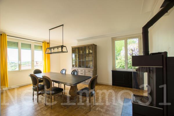 Grande maison rénovée avec jardin et garage