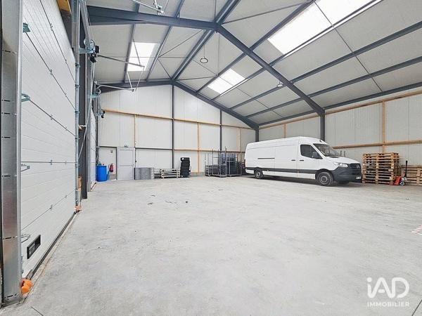 Location hangar 200 m² Bourgbarré