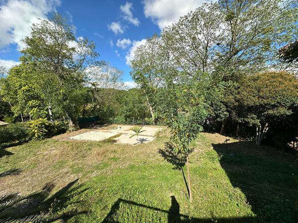 Immeuble Bessieres 10 pièce(s) 375 m2