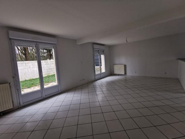 MAISON MONTREUIL-JUIGNE 4 pièce(s) 100 m2