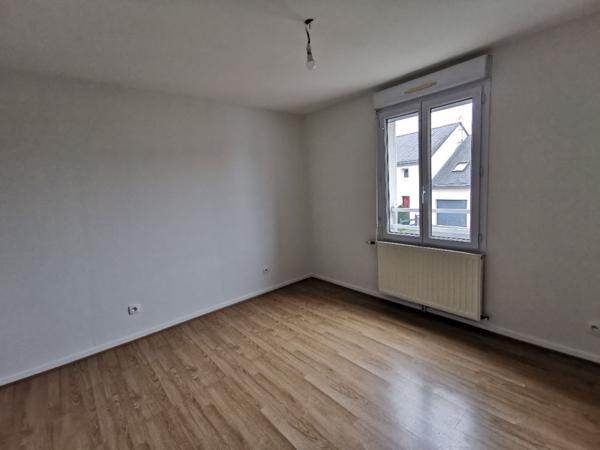 MAISON MONTREUIL-JUIGNE 4 pièce(s) 100 m2
