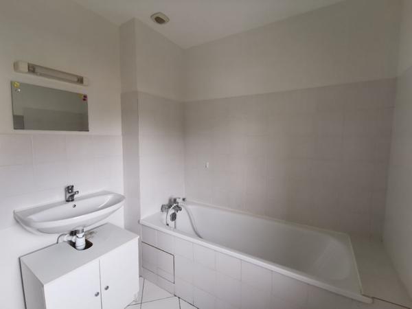 MAISON MONTREUIL-JUIGNE 4 pièce(s) 100 m2