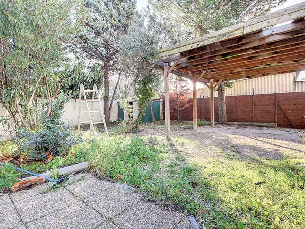 A Vendre, Local Commercial 300m², Parcelle 406m²