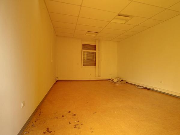 A Vendre, Local Commercial 300m², Parcelle 406m²