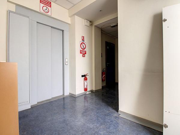 A Vendre, Local Commercial 300m², Parcelle 406m²