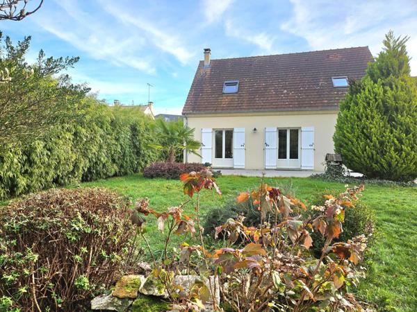 Une maison entretenue avec une vie de plain-pied, 4 chambres, grand garage et jardin.