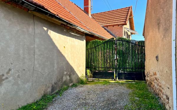 Maison à vendre    2 pièces •  Montmarault