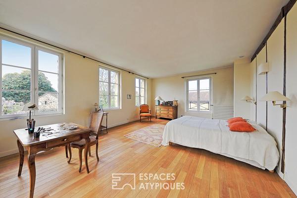 Maison de charme en pierre et son jardin fleuri