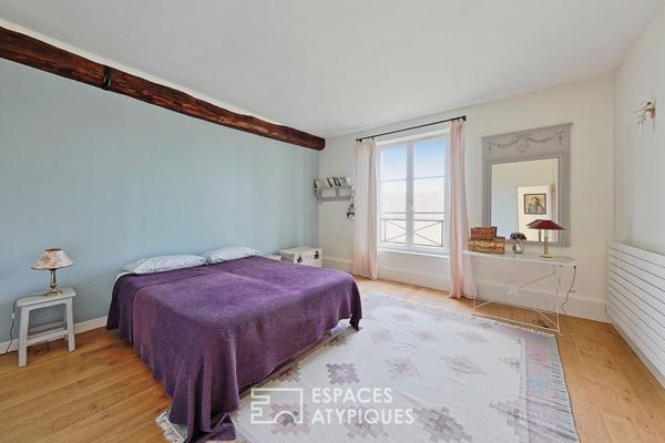 Maison de charme en pierre et son jardin fleuri