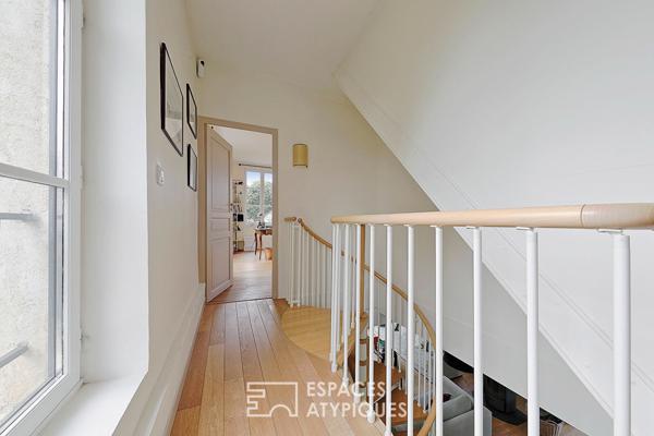 Maison de charme en pierre et son jardin fleuri