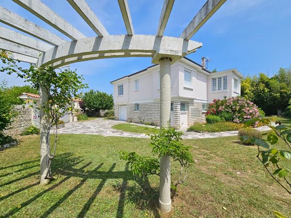 Maison à vendre La Couronne 3 chambres centre ville 170 m2