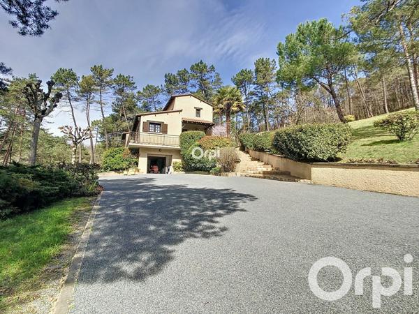 Maison à vendre    5 pièces •  Chancelade