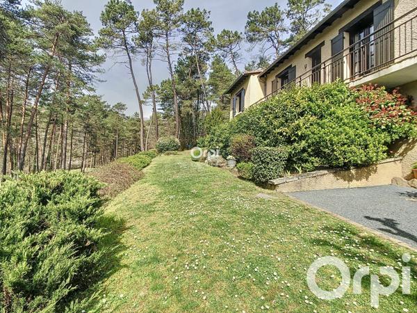 Maison à vendre    5 pièces •  Chancelade