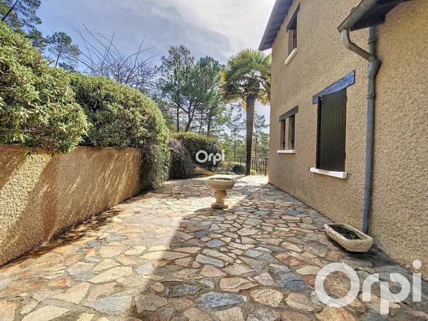 Maison à vendre    5 pièces •  Chancelade