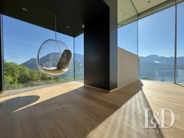 Villa d'Exception avec Vue Panoramique sur le Lac d’Annecy