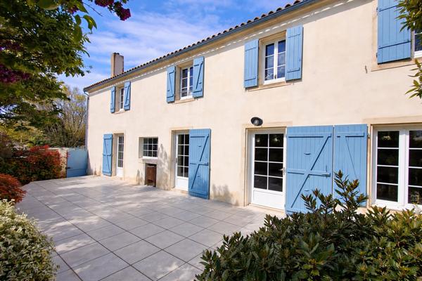 SAINTE-SOULLE PROPRIÉTÉ 223 M² + GITE DE 52 M² 5AUX MULTIPLES POSSIBILITÉS À 15 MINUTES DE LA ROCHELLE  Sainte soulle