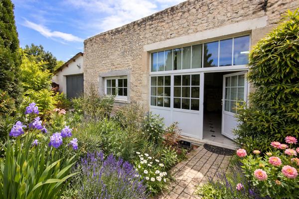 SAINTE-SOULLE PROPRIÉTÉ 223 M² + GITE DE 52 M² 5AUX MULTIPLES POSSIBILITÉS À 15 MINUTES DE LA ROCHELLE  Sainte soulle