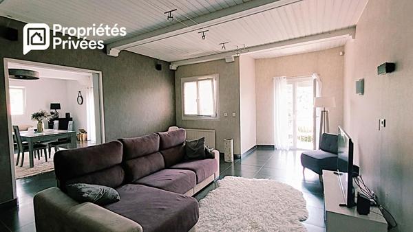 BOUSSIÈRES - À seulement 15 minutes de Besançon Maison de caractère au calme - Véranda chauffée, terrasse , 2 garages