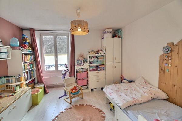 EPERNON CENTRE gare à pied, maison de ville 3 chambres