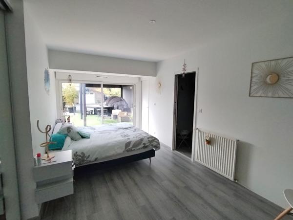 BENET - Maison T9 de plain-pied d'env.197m² avec terrain